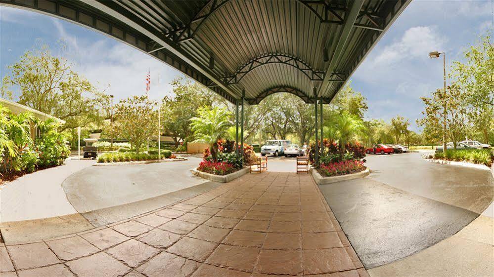 Mainsail Tampa Extended Stay Екстериор снимка